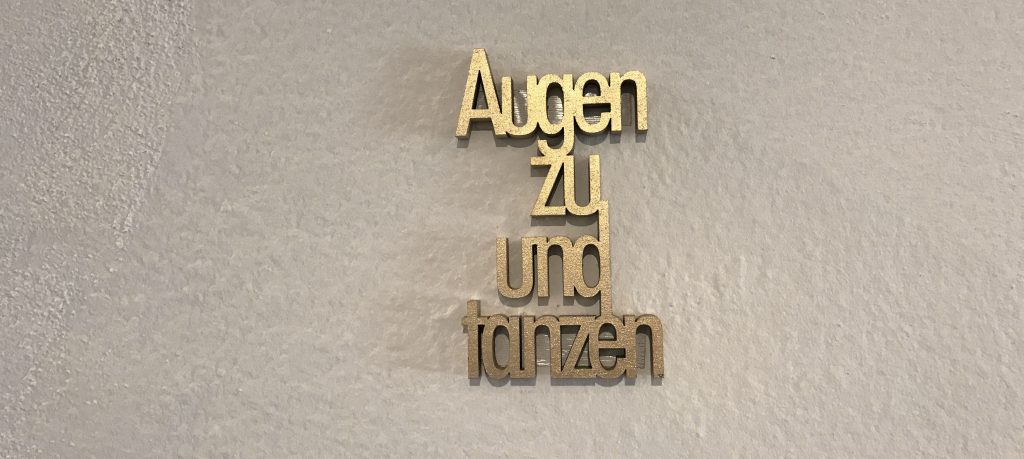 Tanz-Übungsabend-Fünf-Uhr-Tee